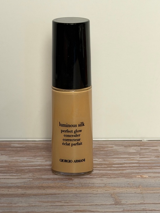 Giorgio Armani Other - Giorgio Armani Luminous Silk Perfect Glow Concealer - Warm Beige